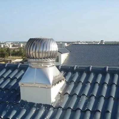 Silberner selbstgetriebener Dachventilator Edelstahl FRP Kunststoff Turbinen Turboventilator