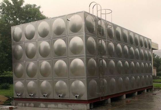 120 Tonnen Edelstahl-Wasserbehälter mit sauberem Wasser und Harzmaterial